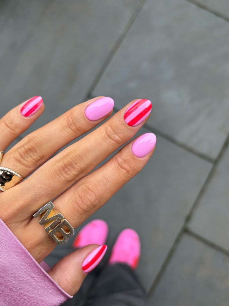Pop mood nails (stripes) - Credits: @thenaillologist